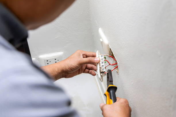 Best Emergency Electrical Repair  in Oak Ridge, FL